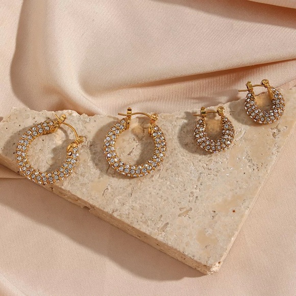 SOLD |  700+ PCS JEWELRY INVENTORY - Picture 9 of 11